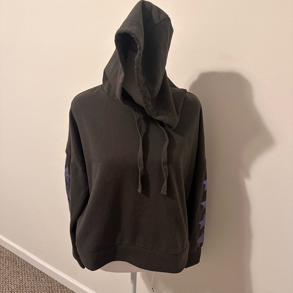 ivory ella Tops - Ivory Ella Cropped Hoodie With Metallic Stars On Sleeves Size Medium